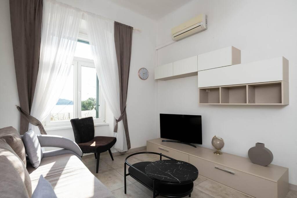 Apartment Val With Sea View 시베니크 외부 사진