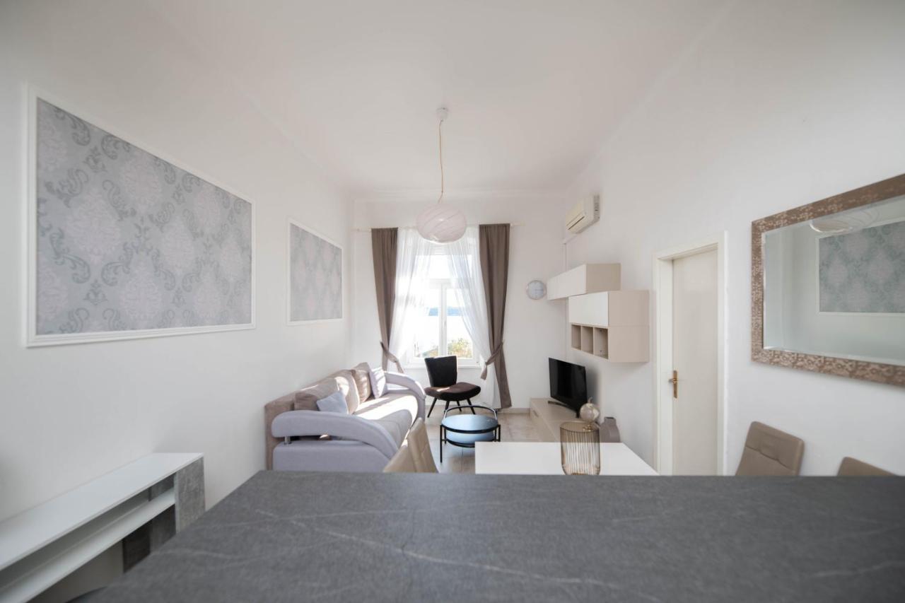 Apartment Val With Sea View 시베니크 외부 사진